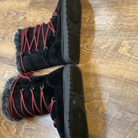 NEVER WORN EXTRA WARM WATERPROOF SNOWBOOTS FAUX FUR TRIM PINK LACES RUBBER SOLE - Picture 3 of 8